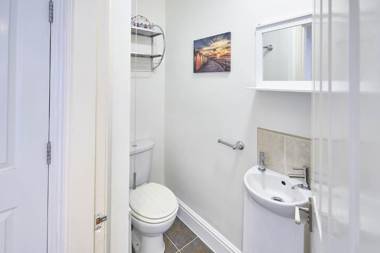 Host & Stay - The Whitby Pearl