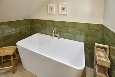 Host & Stay - The Salt Nook