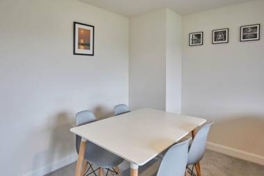 Host & Stay - Emmy's Escape