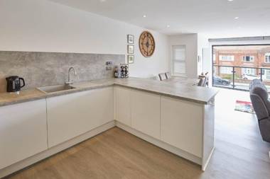 Host & Stay - Even Keel