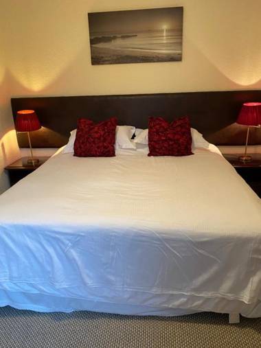 The Kingswood Guest House - Adult Only