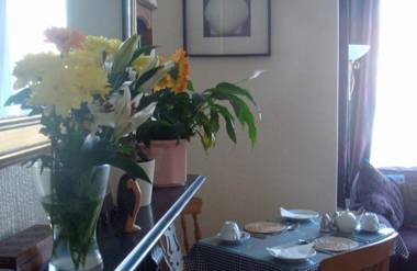 Harlequin Guest House with parking