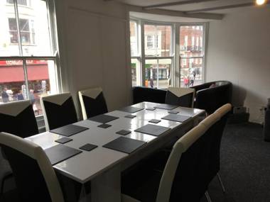 Ocean Apartment 50 yds to Beach Sleeps 10