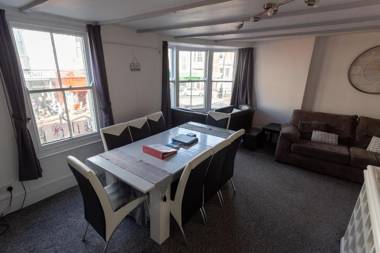 Ocean Apartment 50 yds to Beach Sleeps 10