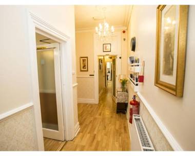 Parasol Weston Guest House