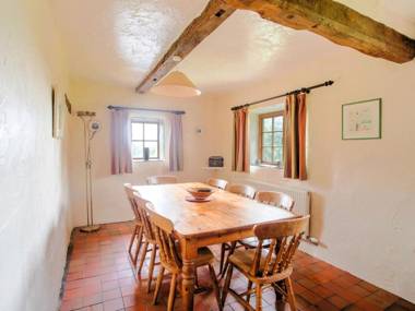 Vintage Holiday home in Welshpool with Garden