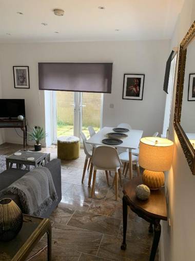 Allure Watford Apartment