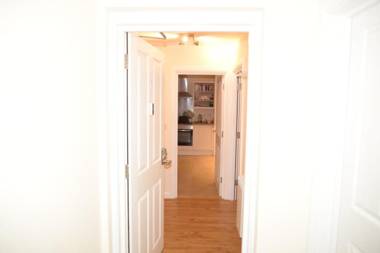 REAL - Queens Apartments F1