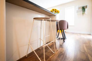 Emerald Court Executive Watford Central Apartment by PAY AS U STAY