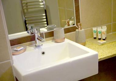 The Warwick Arms Hotel