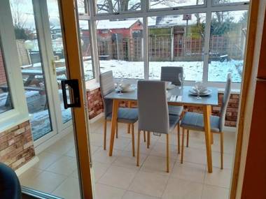 The Nest an Immaculate 3-Bed House in Walsall