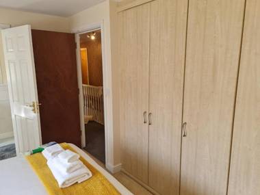 Stunning 4-Bed House in Walsall