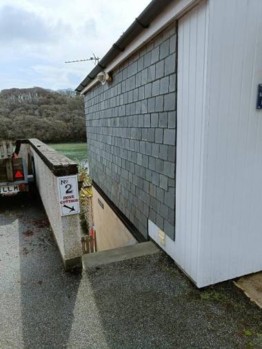 Beautiful 1-Bed Riversi Cottage Located in Malpas