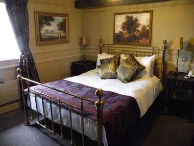 Saracens Head Hotel by Greene King Inns