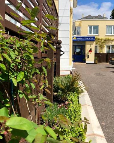 Riviera Lodge Hotel