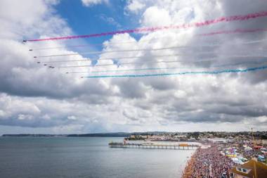 SINGER HOUSE  PAIGNTON BEACH SEAFRONT TORBAY Free Parking  Free WIFI Over 11 THOUSAND Children & Familys have visited at SINGER HOUSE