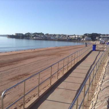 SINGER HOUSE  PAIGNTON BEACH SEAFRONT TORBAY Free Parking  Free WIFI Over 11 THOUSAND Children & Familys have visited at SINGER HOUSE