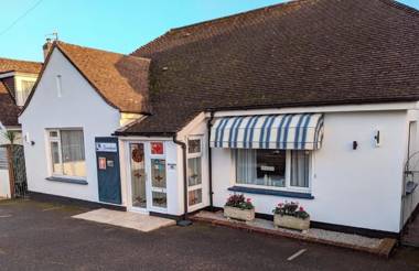 Brookside Guest House & Mini Spa