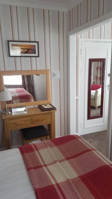 Brookside Guest House & Mini Spa