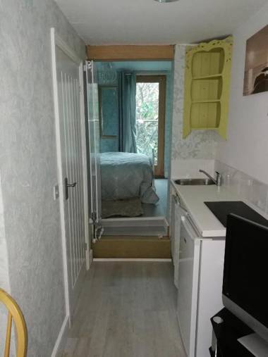 Self Contained Rooms in Central Torquay