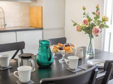 Lovely Period Villa sleeps 8 resting in Torquay