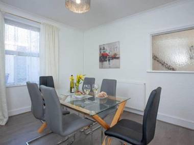 Beautiful 3-Beds House 3mins Torbay Beach Torquay