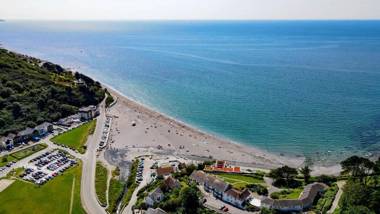 Charming refurbished one Bedroom Apartment with Fantastic Sea Views near Looe