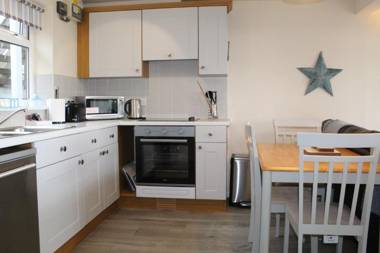 Charming refurbished one Bedroom Apartment with Fantastic Sea Views near Looe