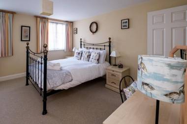 Ogilvie Lodge Apartment