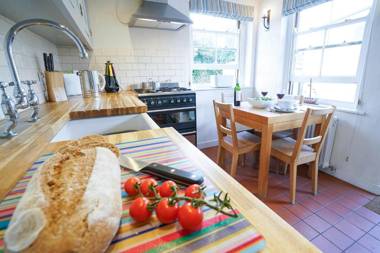 1 South Cottages with Guest Wing