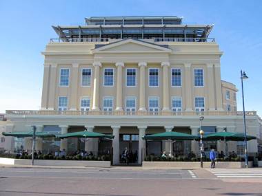 Beachfront Spacious Apartment with Panoramic Sea Views