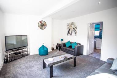 Lovely 3 Bedroom House - Close to all attractions - Free Parking