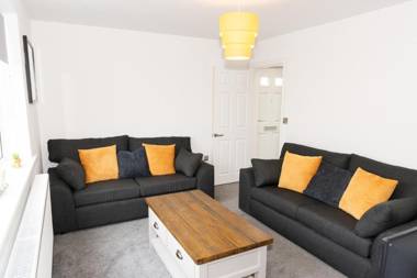 Charming 2 Bedroom House - Free Parking - Great Location