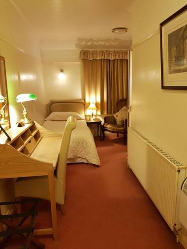 Schoolhouse Restaurant and Hotel