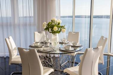 Just Stay Wales - Meridian Quay Penthouses