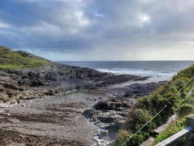 Captivating 2 bedroom bungalow in mumbles