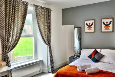 Immaculate 3-Bed House in Swansea