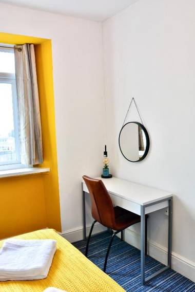 Immaculate 3-Bed House in Swansea