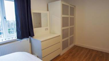 Ur City Pad - The Four Oaks House - 3 Bedrooms - 2 Bathrooms