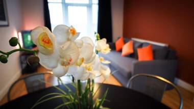 Ur City Pad - The Four Oaks House - 3 Bedrooms - 2 Bathrooms