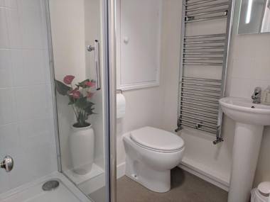 Cotswolds Valleys Accommodation - Medieval Hall - Exclusive use character three bedroom holiday apartment