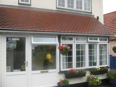 Penryn Guest House ensuite rooms free parking and free wifi