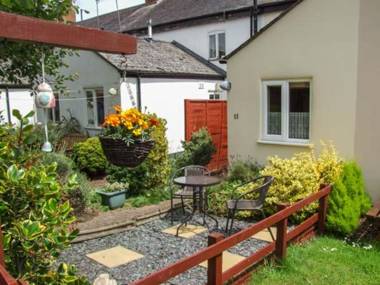 11 Victoria Cottages