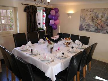 The Shakespeare Lodge - Sleeps up to 12 - HOT TUB