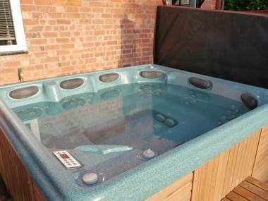 Juliet Cottage HOT TUB Sleeps 3 Singles or Double