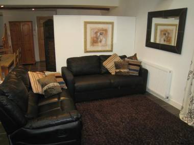 Romeo Cottage - Sleeps 5 - Private Hot Tub & Garden