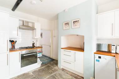 Shakespeare House Free Parking Town Centre Location