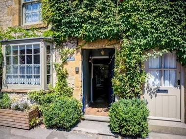 Benfield STOW ON THE WOLD