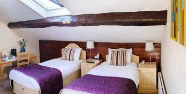 Pymgate Lodge Airport Hotel