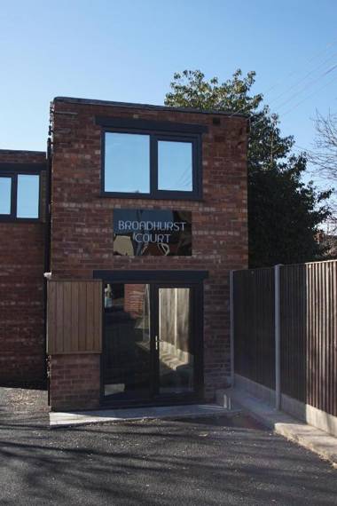 Air Host and Stay - Apartment 5 Broadhurst Court sleeps 6 minutes from town centre